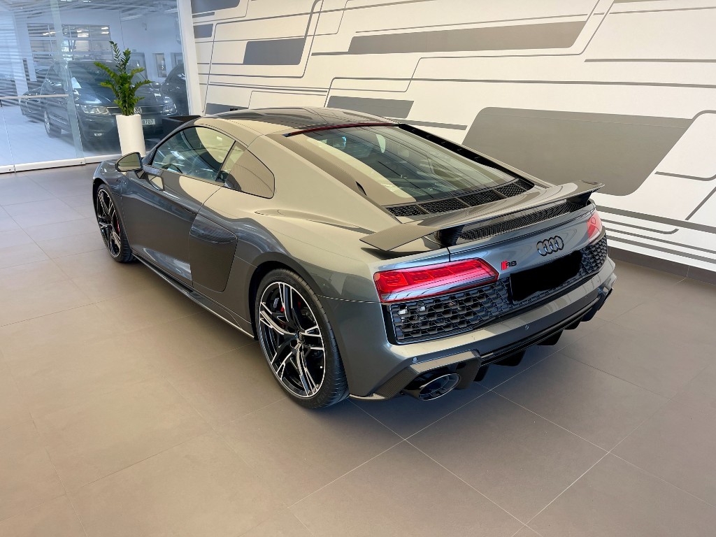 AUDI R8 COUPÉ V10 PERFORMANCE | SKLADEM | NOVÉ ČESKÉ AUTO | IHNED K PŘEDÁNÍ | 620 KONÍ | MAX VÝBAVA | ŠEDÁ DAYTONA | KARBON | KERAMICKÉ BRZDY | IHNED K PŘEDÁNÍ | NÁKUP ONLINE | AUTOiBUY.com